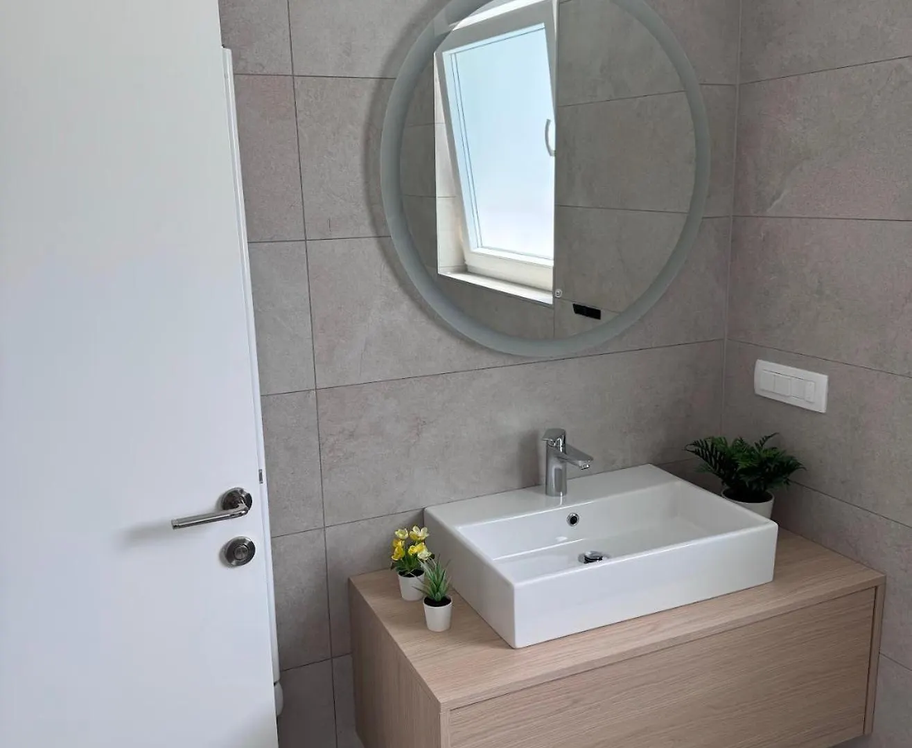 Villa Plesa With Office And Private Pool 포블랴나