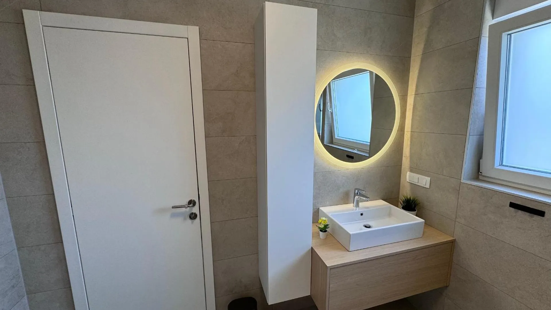 Villa Plesa With Office And Private Pool 포블랴나