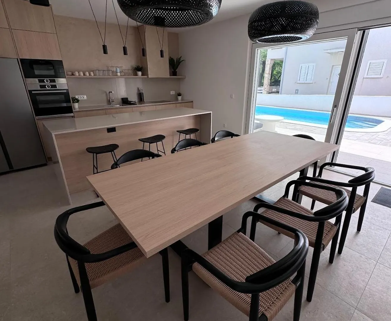 Villa Plesa With Office And Private Pool 포블랴나