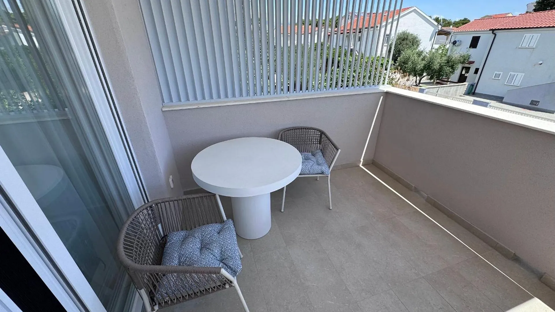 Villa Plesa With Office And Private Pool 포블랴나