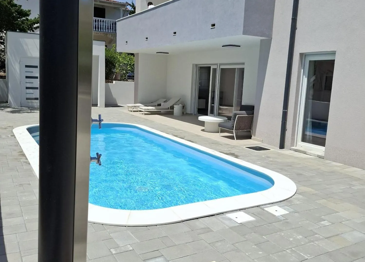 Villa Plesa With Office And Private Pool 포블랴나