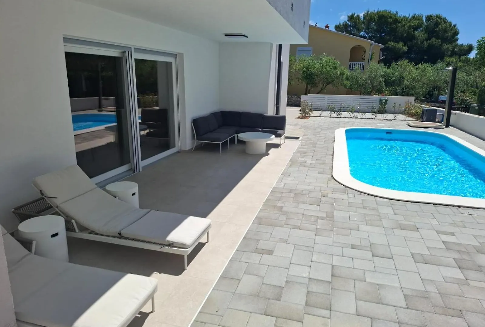 Villa Plesa With Office And Private Pool 포블랴나